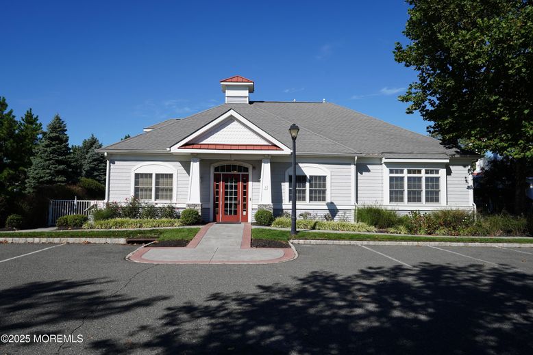 Exterior, Facade, Ranch