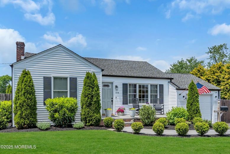 Exterior, Facade, Cape Cod