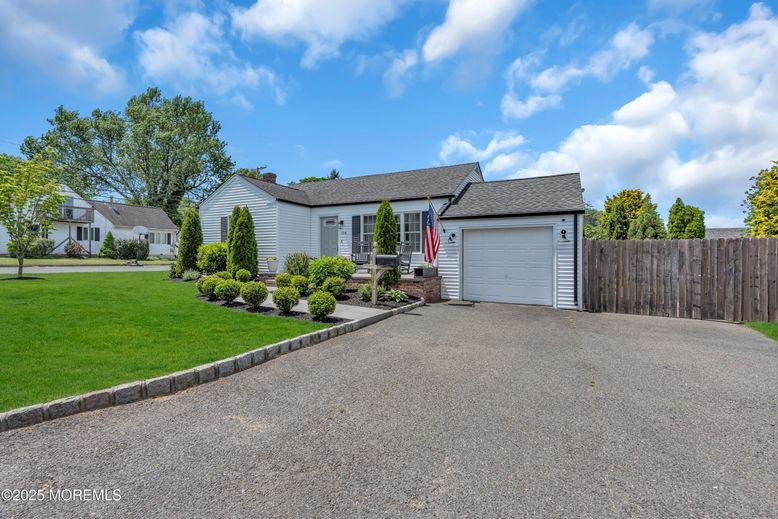 Attached, Exterior, Facade, Ranch