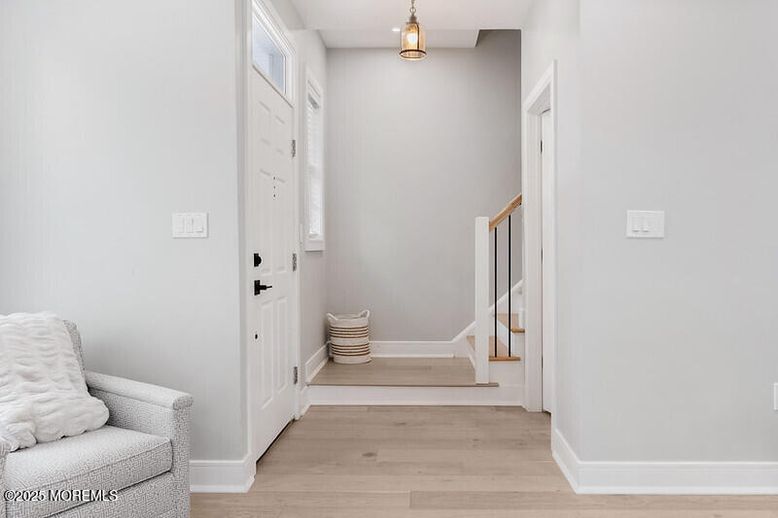 Interior, Pendant Lights, Wood Texture Flooring
