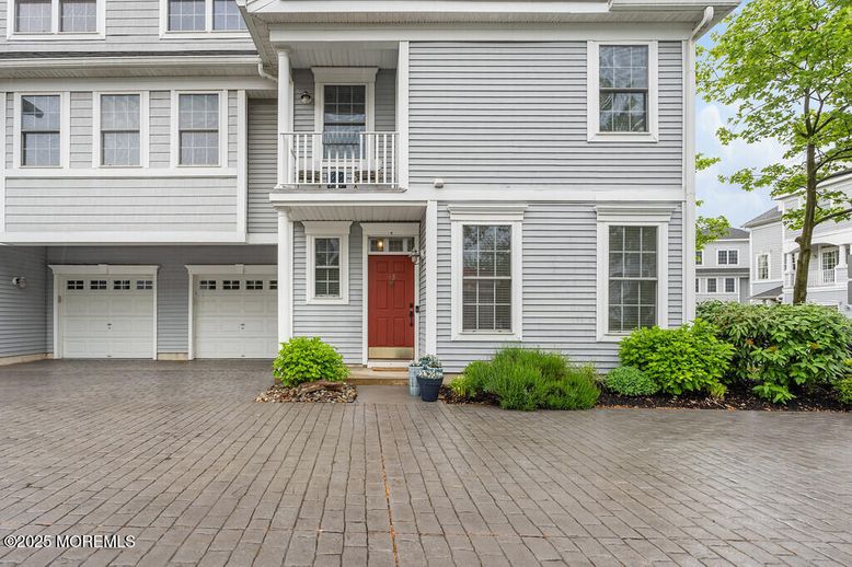 Attached, Exterior, Facade, Rowhouse