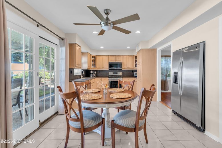 Dining room, Interior, Kitchen, Recessed Lighting, Stainless Steel Appliances