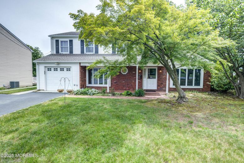 Attached, Exterior, Facade, Brick Facade, Cape Cod