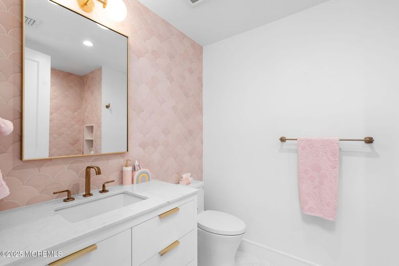 Bathroom, Interior, Recessed Lighting