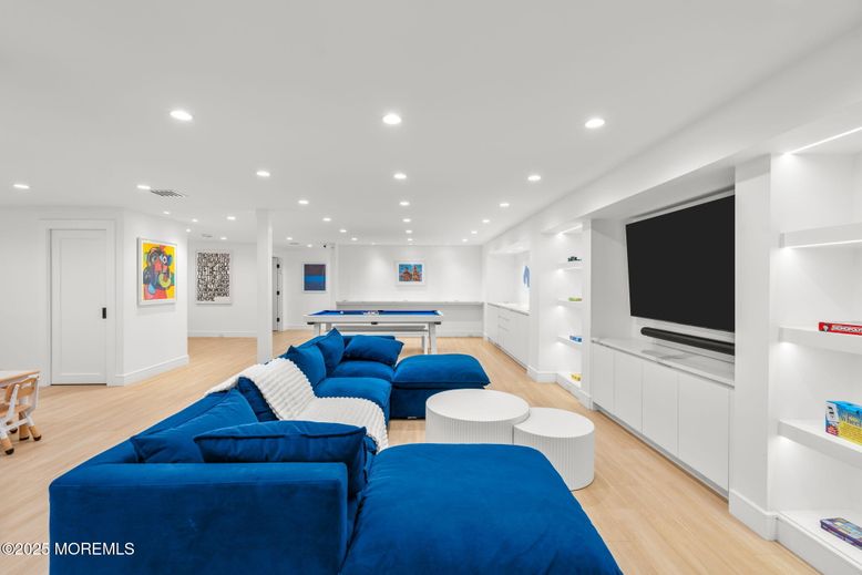 Billiard Table, Game Room, Interior, Living room, Recessed Lighting, Wood Texture Flooring