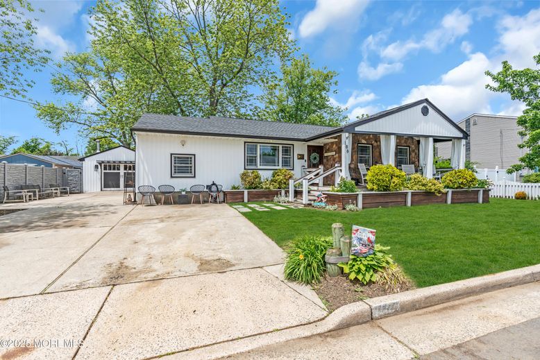 Backyard, Exterior, Facade, Ranch