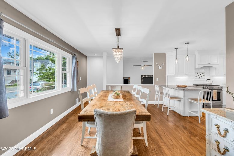 Chandelier, Dining room, Interior, Kitchen, Pendant Lights, Recessed Lighting, Wood Texture Flooring
