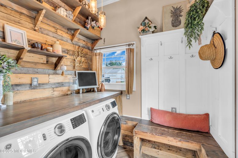 Interior, Washer, Wood Texture Flooring