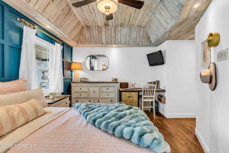 Bedroom, Interior, Wooden Ceilings, Wood Texture Flooring