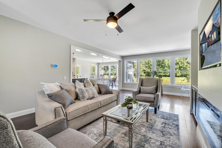 Interior, Living room, Recessed Lighting, Wood Texture Flooring