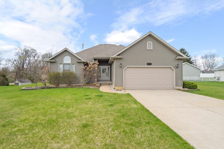 Attached, Exterior, Facade, Ranch