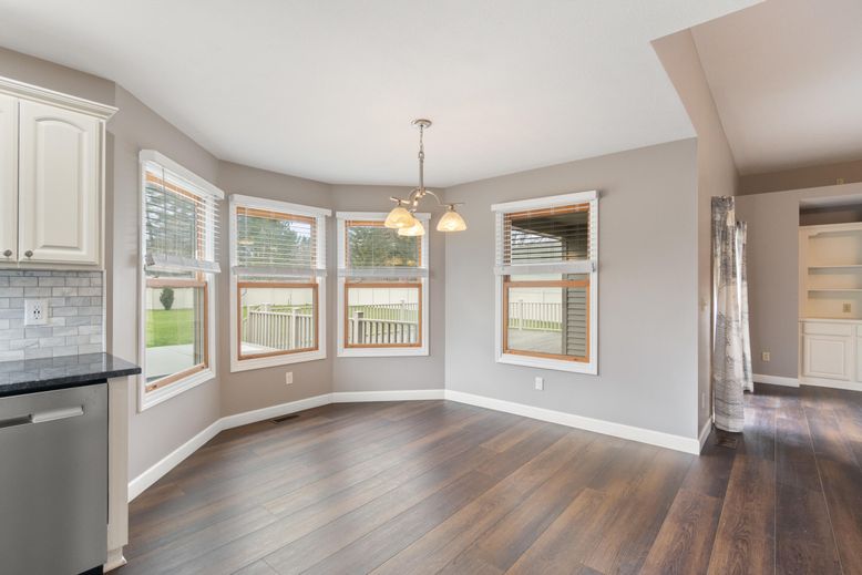 Empty room, Interior, Pendant Lights, Wood Texture Flooring