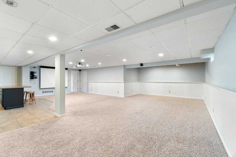Empty room, Interior, Recessed Lighting