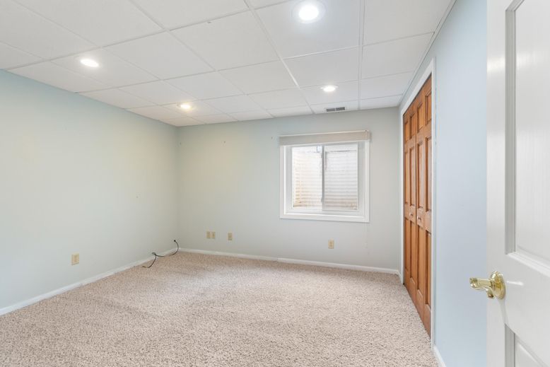Empty room, Interior, Recessed Lighting