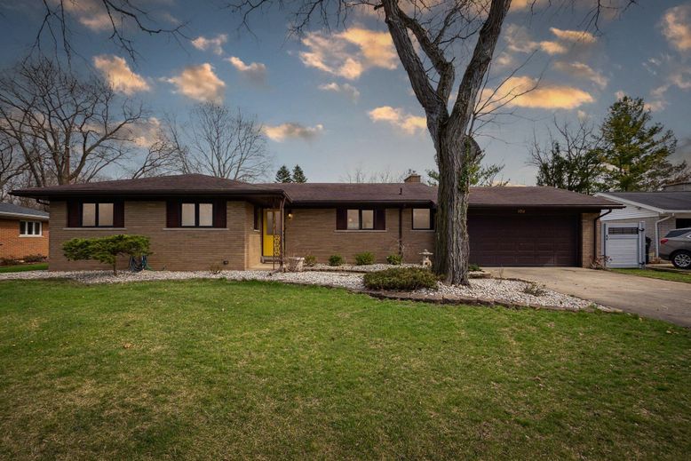 Attached, Exterior, Facade, Ranch