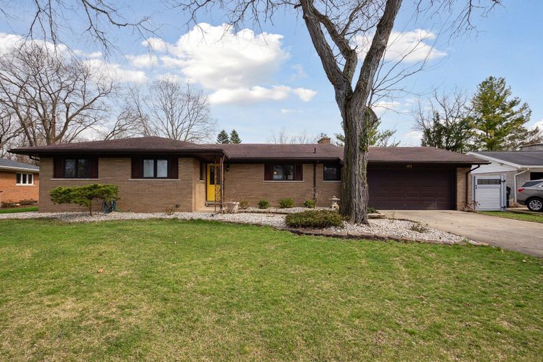 Attached, Exterior, Facade, Ranch