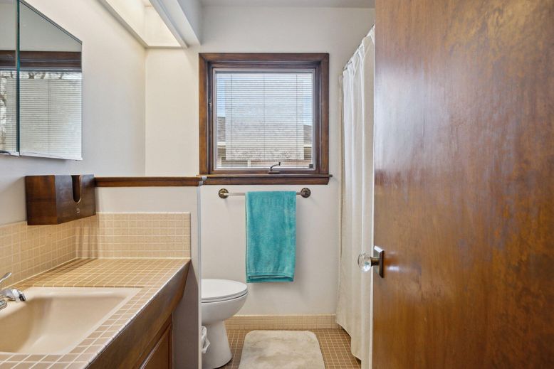 Bathroom, Interior, Tile Countertops