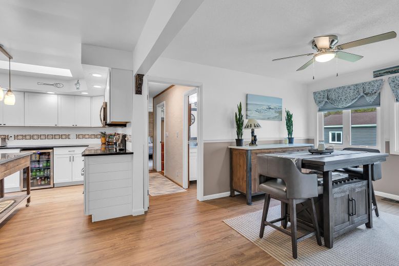 Dining room, Interior, Kitchen, Pendant Lights, Recessed Lighting, Wood Texture Flooring