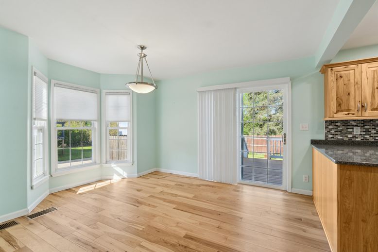 Empty room, Interior, Pendant Lights, Wood Texture Flooring