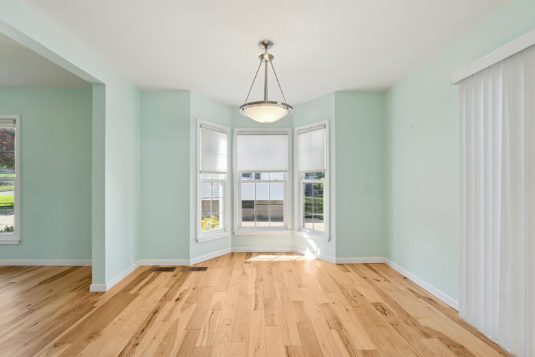 Empty room, Interior, Pendant Lights, Wood Texture Flooring
