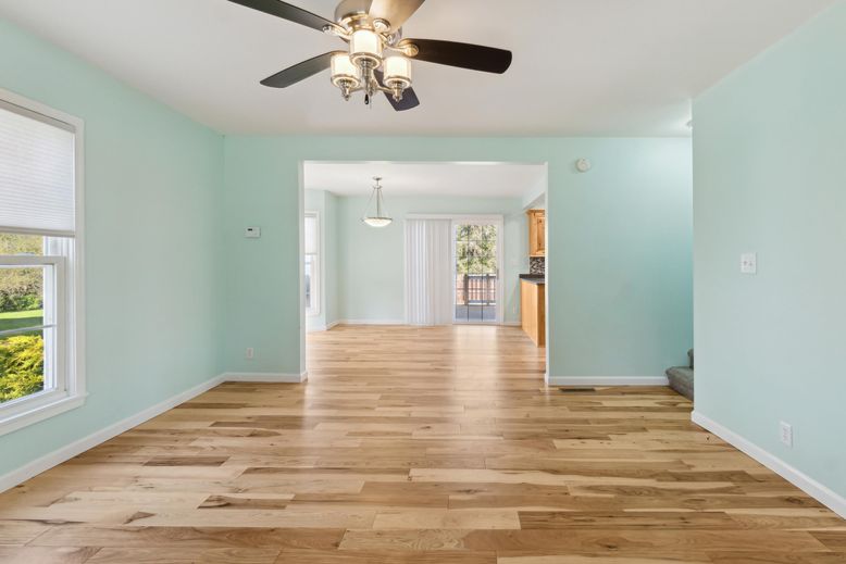 Empty room, Interior, Pendant Lights, Wood Texture Flooring