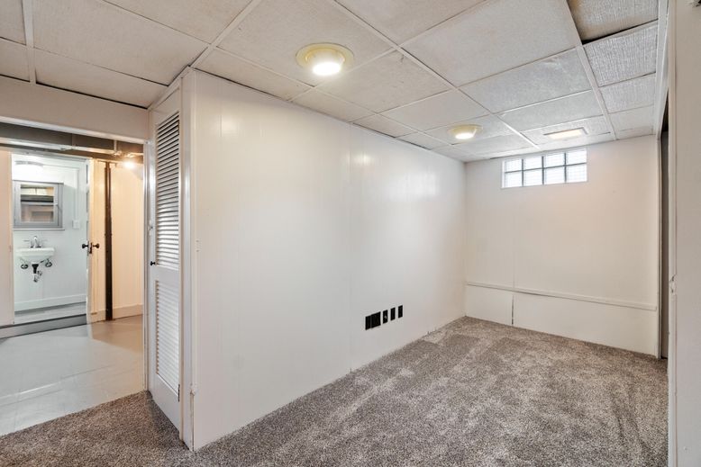 Empty room, Interior, Recessed Lighting