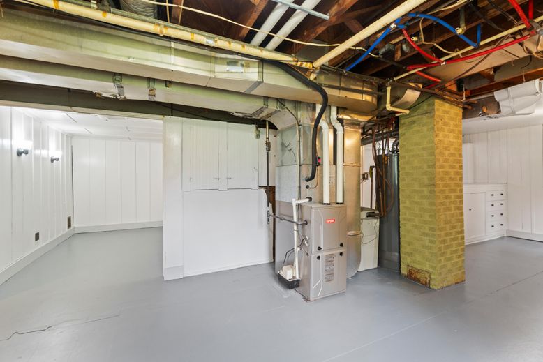Garage, Interior, Stone Walls, Washer