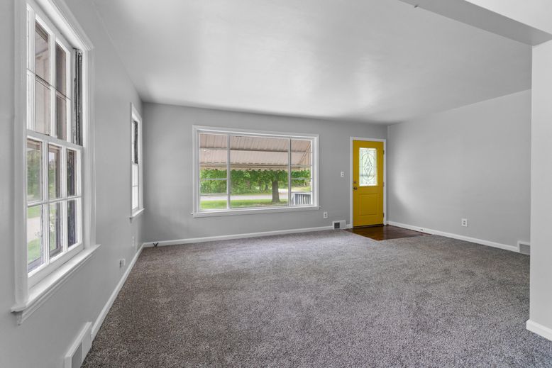 Empty room, Interior