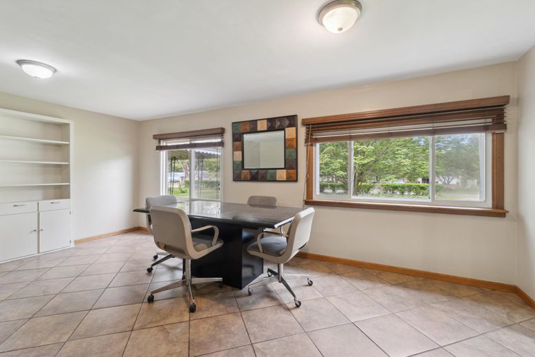 Home Office, Interior
