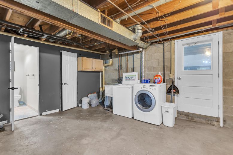 Interior, Washer, Wooden Beams