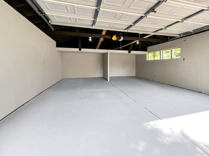 Garage, Interior