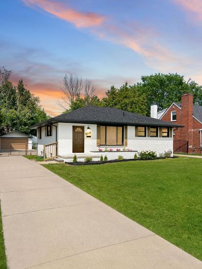 Backyard, Exterior, Facade, Ranch