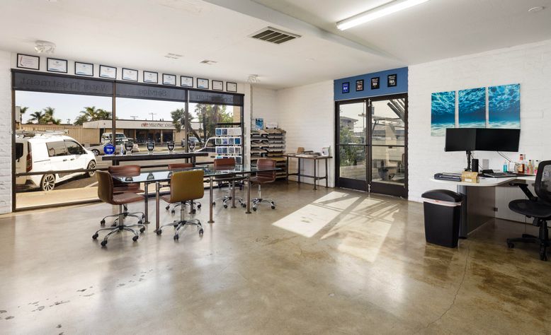 Home Office, Interior