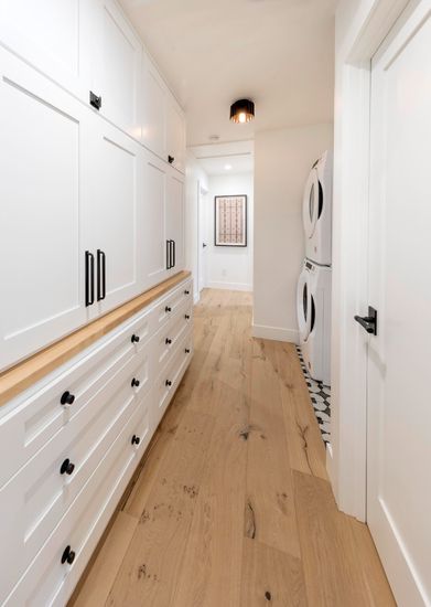 Interior, Utility Closets, Washer, Wood Texture Flooring