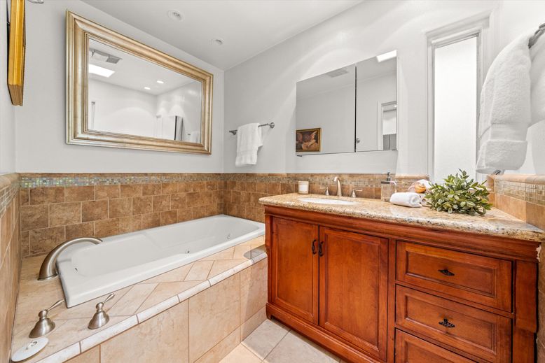 Bathroom, Interior, Recessed Lighting