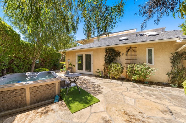 Exterior, Hot Tub