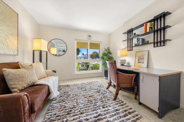 Home Office, Interior