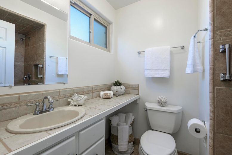 Bathroom, Interior, Tile Countertops