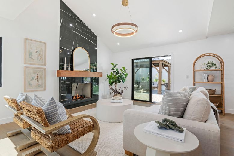 Fireplace, Interior, Living room, Pendant Lights, Recessed Lighting, Wood Texture Flooring