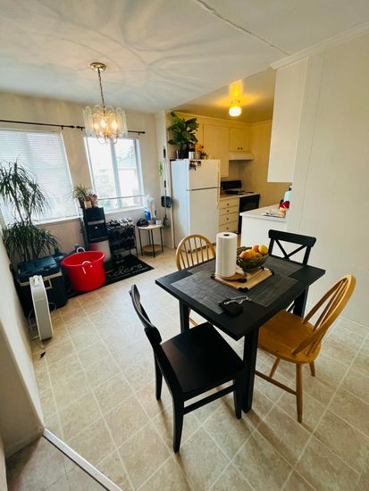 Chandelier, Dining room, Interior, Kitchen
