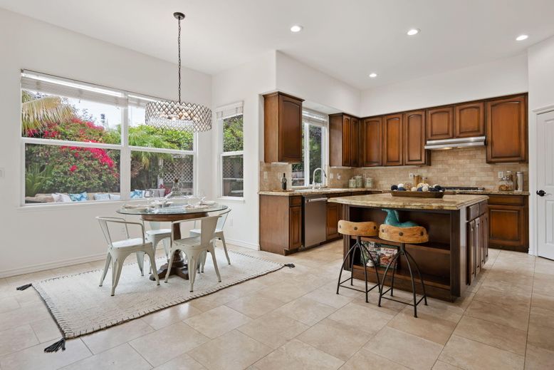 Dining room, Interior, Kitchen, Pendant Lights, Recessed Lighting, Stainless Steel Appliances