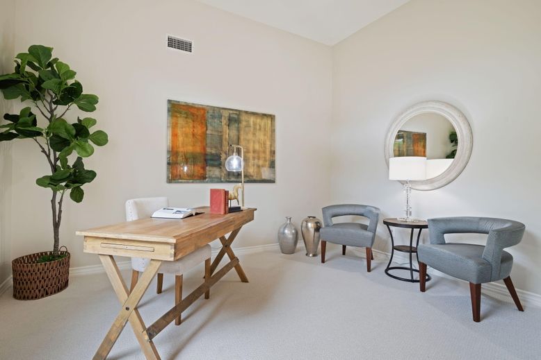Home Office, Interior