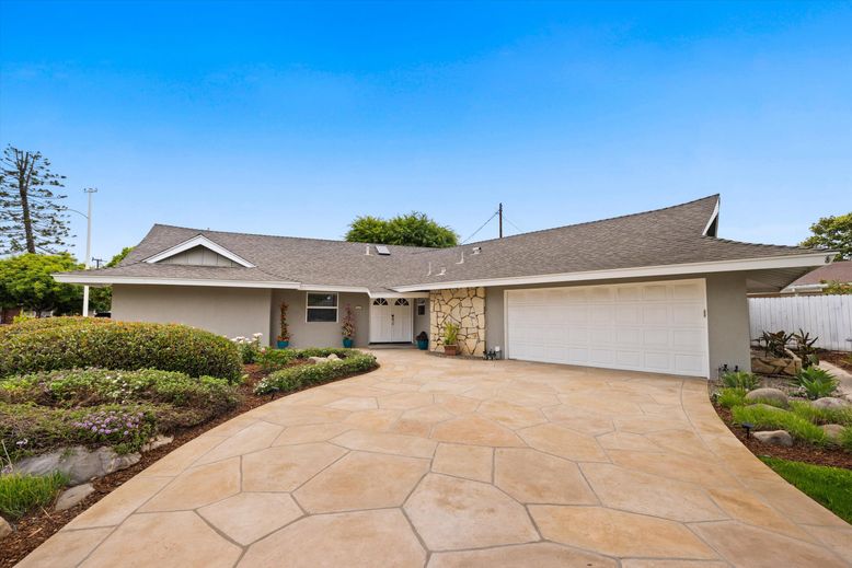 Attached, Exterior, Facade, Ranch