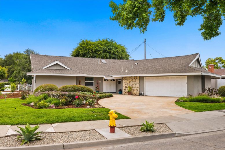 Attached, Exterior, Facade, Ranch
