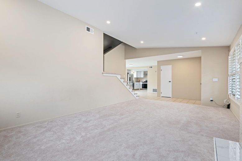 Empty room, Interior, Recessed Lighting