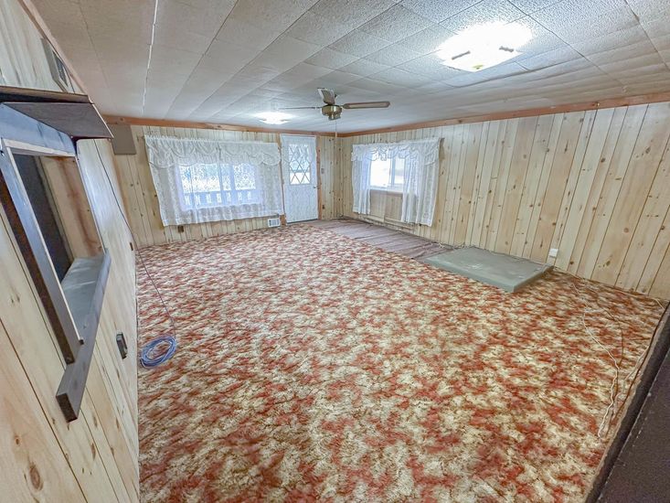 Empty room, Interior