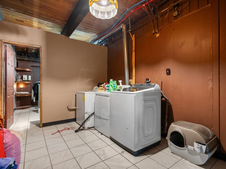Interior, Washer, Wooden Beams, Wooden Ceilings