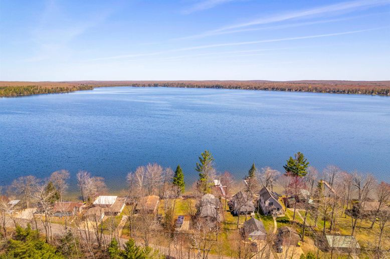 Exterior, Lake