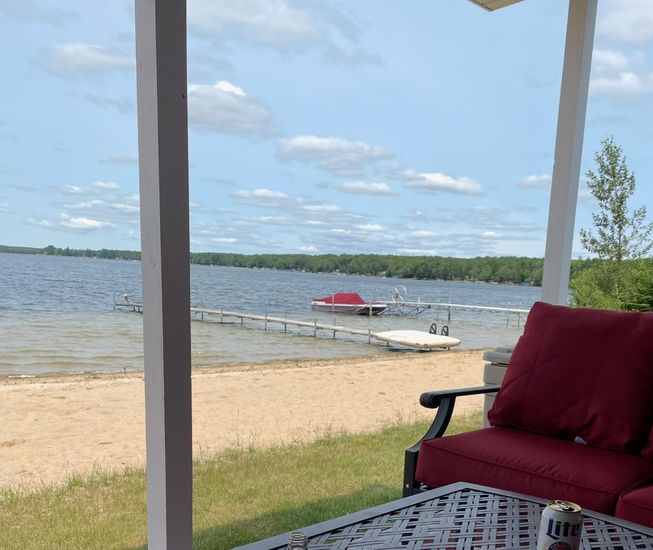 Exterior, Lake