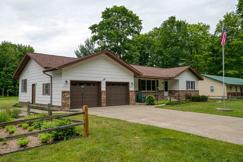 Attached, Exterior, Facade, Ranch